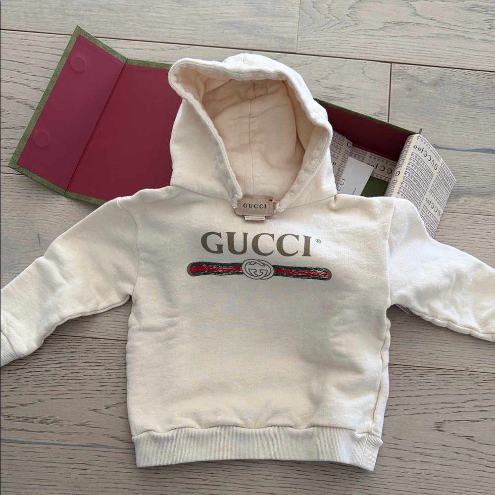 Gucci sweater hoodie with  Box size 18/24 months like new
